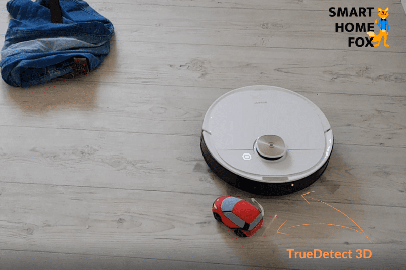 перекрестный лазер Ecovacs Deebot OZMO T8+ сканирует пол на наличие препятствий.